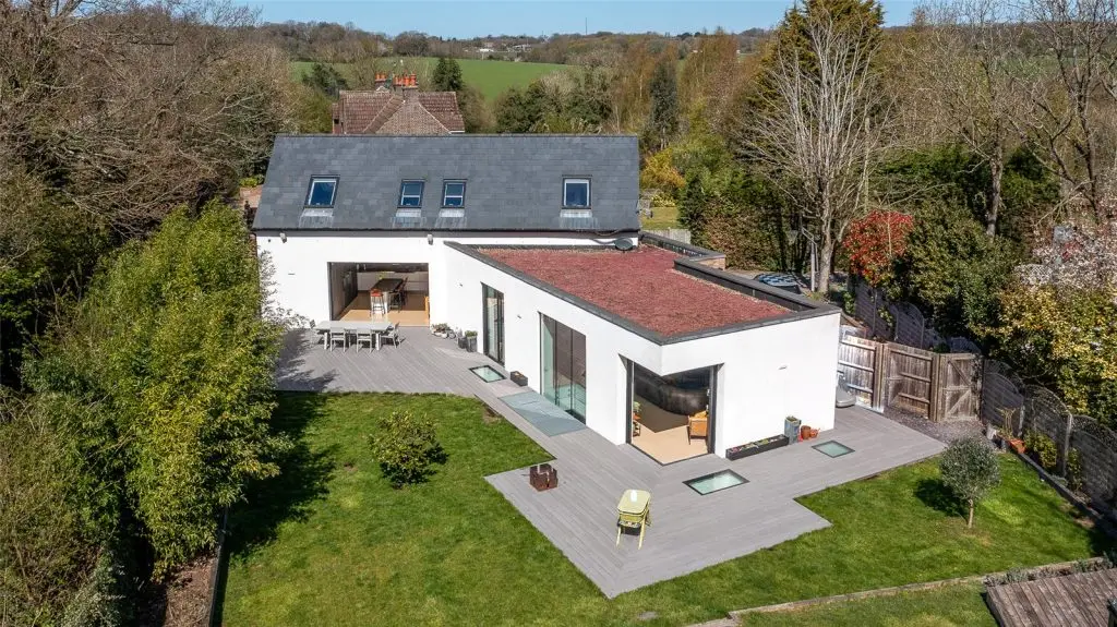 CONTEMPORARY FAMILY HOME WITH WING EXTENSION