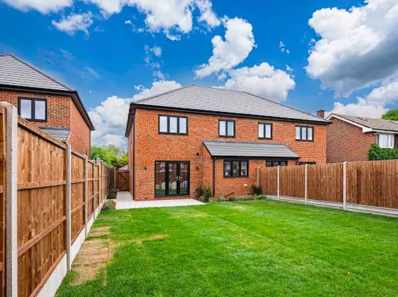 NEW BUILD HOUSE IN HEMEL HEMPSTEAD