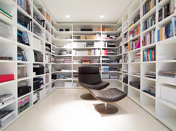 INTERIOR DESIGN WITH OPEN STORAGE