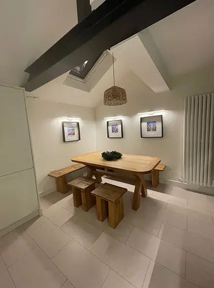 DINER AND FAMILY ROOM